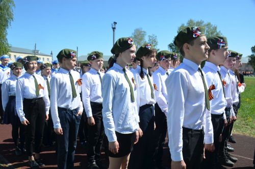 В День Победы агрызцы вышли на парад трудовых коллективов (ФОТОРЕПОРТАЖ)