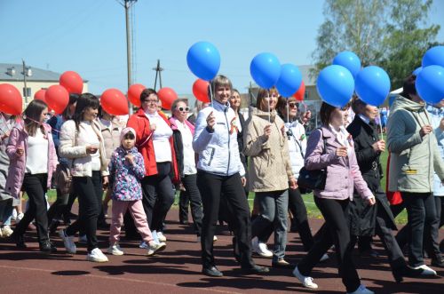 В День Победы агрызцы вышли на парад трудовых коллективов (ФОТОРЕПОРТАЖ)