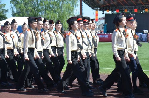 В День Победы агрызцы вышли на парад трудовых коллективов (ФОТОРЕПОРТАЖ)
