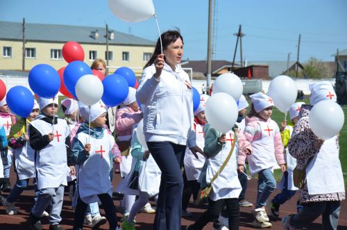 В День Победы агрызцы вышли на парад трудовых коллективов (ФОТОРЕПОРТАЖ)