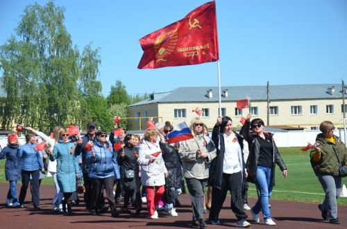 В День Победы агрызцы вышли на парад трудовых коллективов (ФОТОРЕПОРТАЖ)