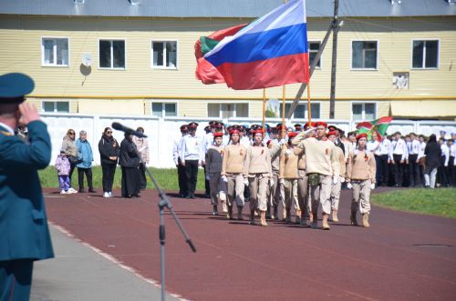 В День Победы агрызцы вышли на парад трудовых коллективов (ФОТОРЕПОРТАЖ)