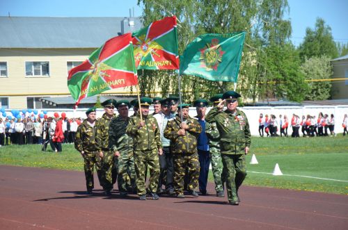 В День Победы агрызцы вышли на парад трудовых коллективов (ФОТОРЕПОРТАЖ)