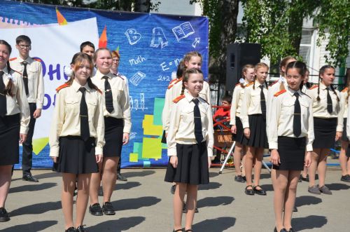 Для выпускников школы №2 прозвенел последний звонок