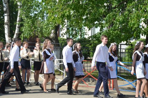 Для выпускников школы №2 прозвенел последний звонок