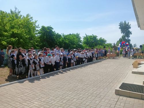 В Красном Боре состоялась торжественная линейка