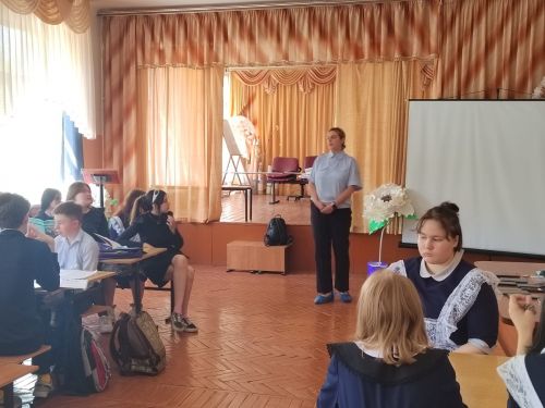 Перед началом летних каникул с учащимися школы №4 обсудили правила дорожного движения