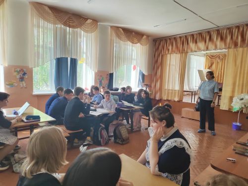 Перед началом летних каникул с учащимися школы №4 обсудили правила дорожного движения