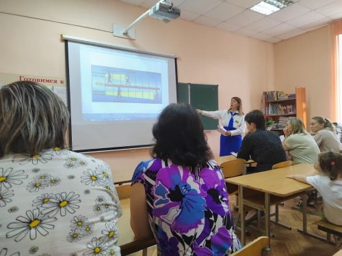 Родителям гимназии №1 напомнили о правилах дорожного движения