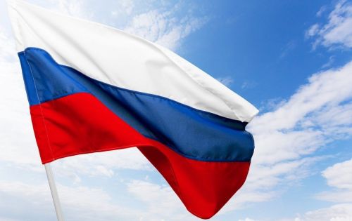 В Апастово жители развернули российский флаг размером 50 на 30 метров