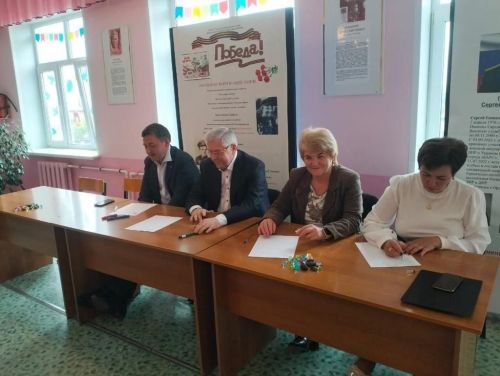РФ Дәүләт Думасы депутаты Эрнест Вәлиев район башкарма комитеты җитәкчесе Ленар Нургаянов белән очрашты