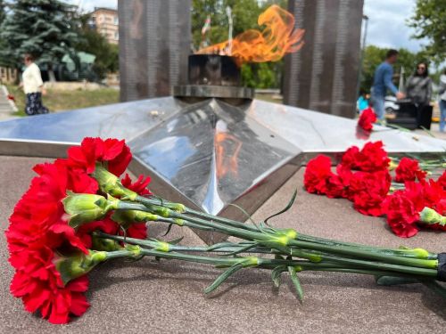 Жители Агрыза в День памяти и скорби собрались у Вечного огня