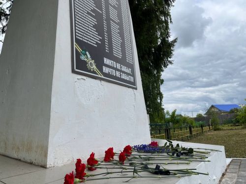 Жители Агрыза в День памяти и скорби собрались у Вечного огня