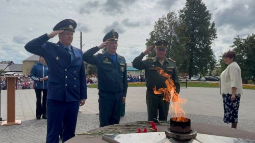 Жители Агрыза в День памяти и скорби собрались у Вечного огня