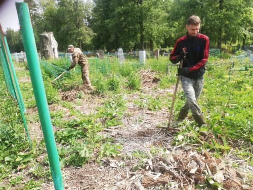 В Агрызе организовали субботники по очистке кладбищ