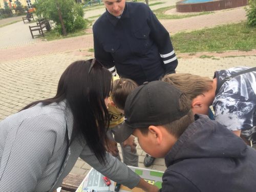 В парке «Яшьлек» прошла игра «У дорожных правил каникул нет»