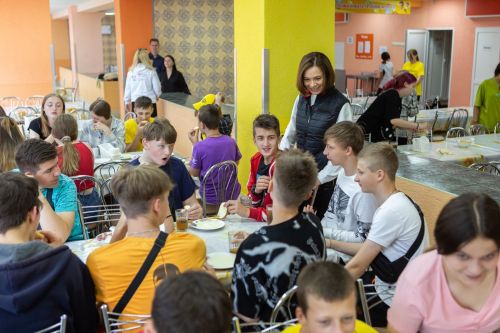 Альфия Когогина лично убедилась, что отдых детей из ЛНР проходит в комфортных и безопасных условиях