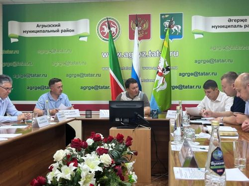 Министр строительства, архитектуры и ЖКХ РТ осмотрел ход работ по модернизации инженерных сетей в Агрызе