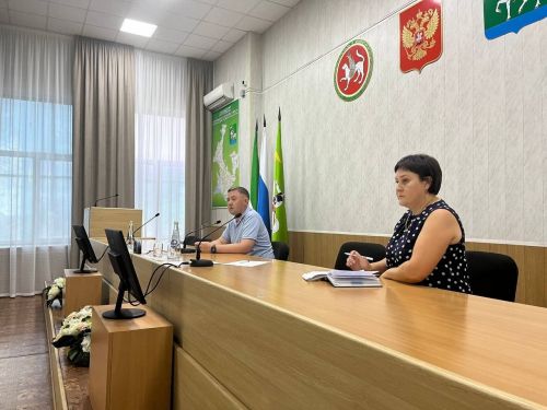 В администрации Агрыза прошло оперативное совещание по последствиям урагана