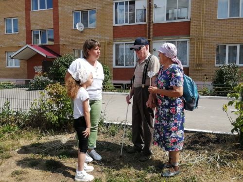 Дети в Агрызе провели акцию «Ромашка - символ семьи»