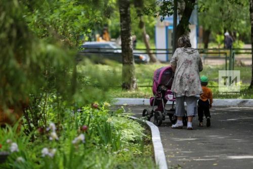 Единовременное пособие при передаче ребенка на воспитание в семью получили более 400 татарстанских семей
