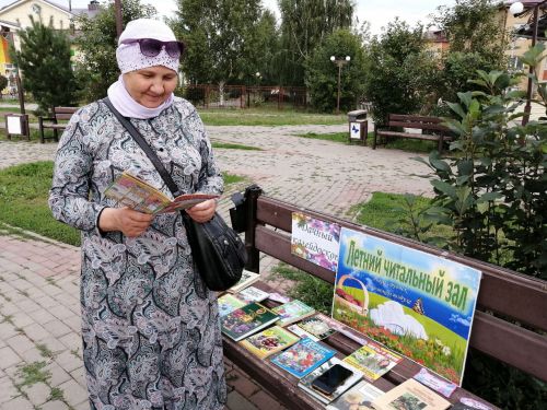 В Агрызе продолжает работу летний читальный зал