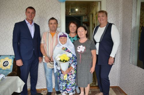 Иж-Бубыйда яшәүче “мировой“ әбигә туксан яшь тулды