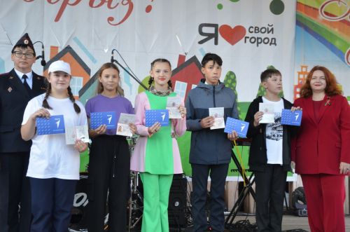 В День города в Агрызе юные граждане получили свои первые паспорта
