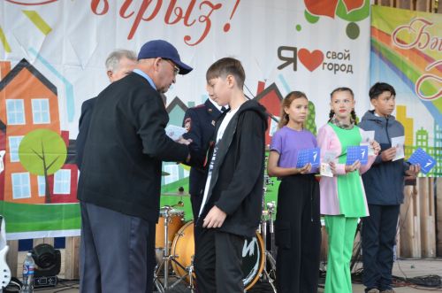В День города в Агрызе юные граждане получили свои первые паспорта