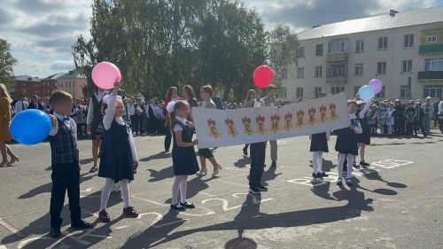 В Агрызе проходят торжественные линейки