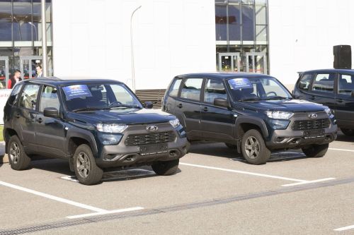 Двум сельским поселениям вручены новые автомобили