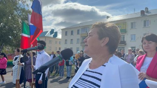 В Агрызе проходят торжественные линейки