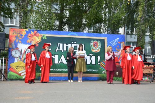 Три первых класса – всего 83 ученика – встретила нынче школа №2 красивым праздником