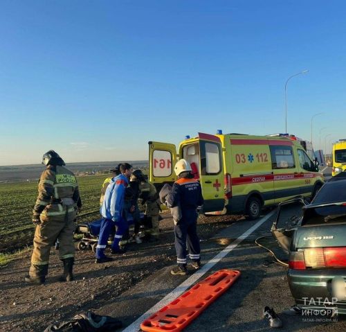 Появились фото с места серьезного ДТП с автобусом в Татарстане