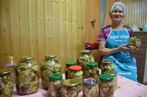 Уразайда яшәүче Бариевлар гөмбәне маринадлыйлар да, туңдыралар да, киптерәләр дә