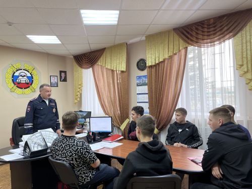 В Агрызе прошел конкурс среди студентов-автомобилистов