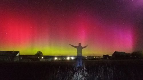 Северное сияние заснял фотограф в небе над селом Азево