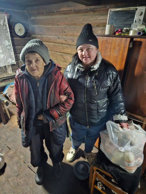 Неравнодушные агрызцы освободили бабушку из снежного плена