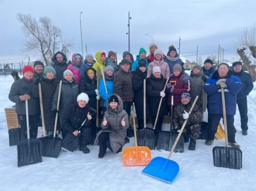 В Агрызе прошел первый в этом году городской субботник