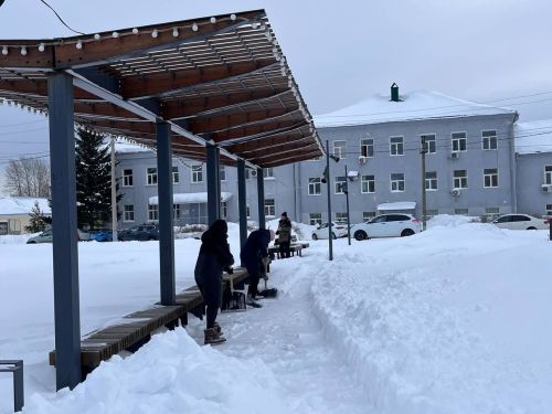 В Агрызе прошел первый в этом году городской субботник