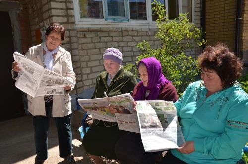 Альфия Когогина подарила подписку на районную газету «Агрызские вести»