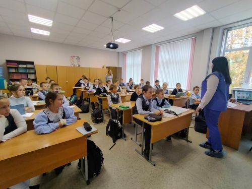 В преддверии осенних каникул школьникам школы №2 напомнили о необходимости соблюдения правил дорожного движения