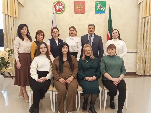 Әгерҗе ЗАГС бүлегендә булачак әниләр белән түгәрәк өстәл узды