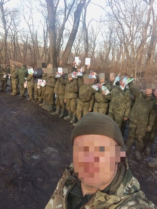Бойцам-землякам Агрызского района вместе с гуманитарной помощью привезли новогодние подарки