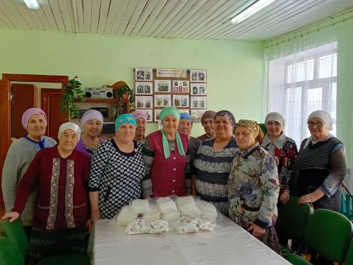 Терсинцы изготовили для отправки в зону СВО марлевые салфетки для госпиталя