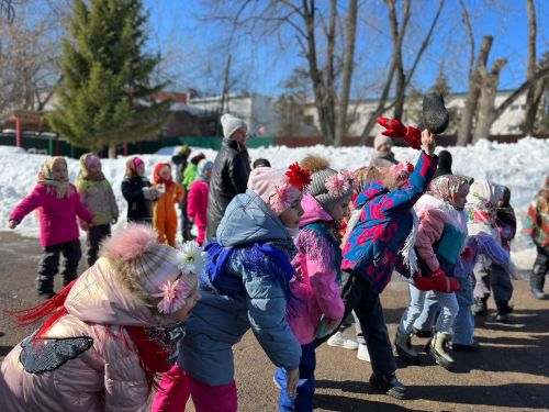 Фестиваль «На Масленице веселись, да блинами угостись» прошел в детском саду №8