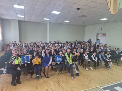 В Терсинской школе прошел спектакль «Домовенок озорник»