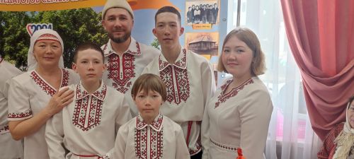 Семья Третьяковых защищает честь Агрызского района на зональном этапе фестиваля «Эхо веков в истории семьи»