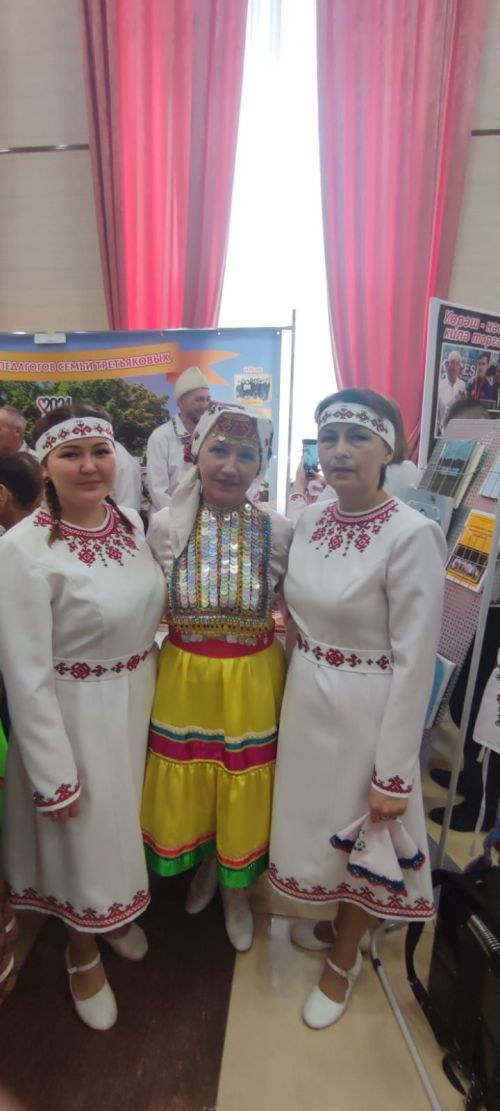 Семья Третьяковых защищает честь Агрызского района на зональном этапе фестиваля «Эхо веков в истории семьи»