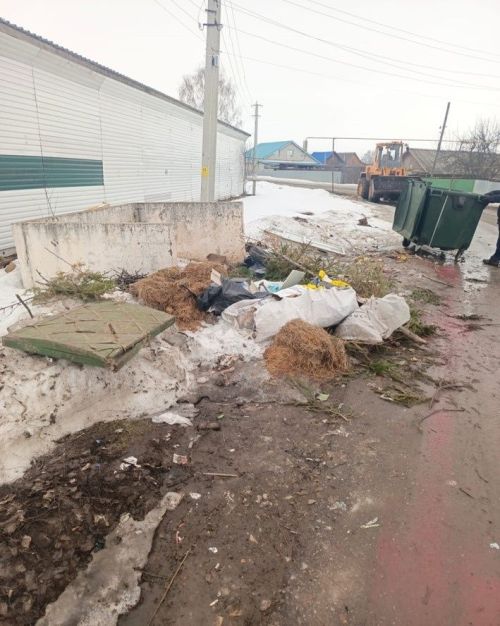 И.о. руководителя городского исполкома Ильнар Гиззатуллин напоминает: складирование крупногабаритного мусора на территории контейнерных площадок запрещено